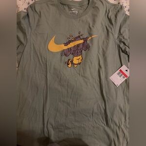 Men’s Nike Olive Long Sleeve Men's Tee with Yellow Graphic. Large. NEW with tags